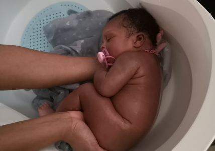 parentalité bain bébé